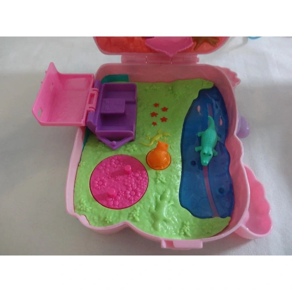 Polly Pocket Pet Vet Playset Starring Shani Cuddly Cat Purse Compact‎ + Starring